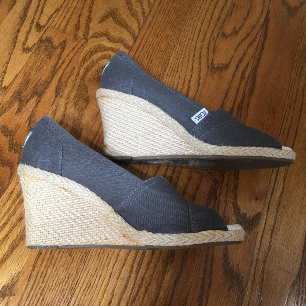 TOMS Women's Gray Grey Open Toe Wedges Shoes